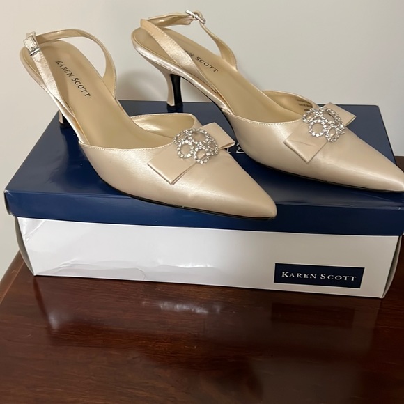 Karen Scott Shoes - Karen Scott formal shoes, cream, size 8M